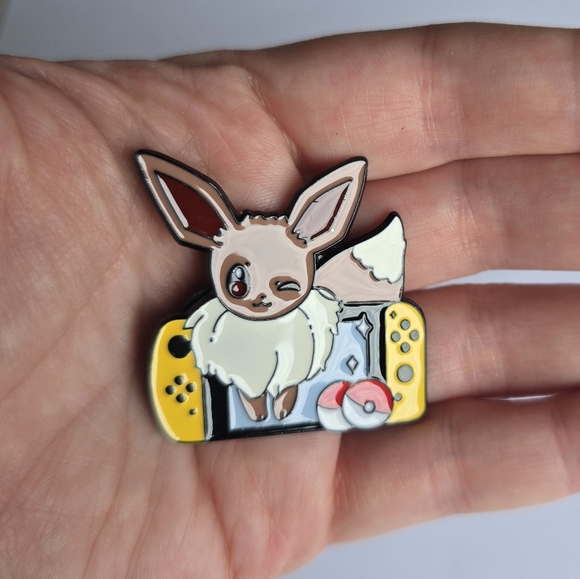 πΉοΈ Eevee Nintendo Switch Pin - Picture 6 of 6